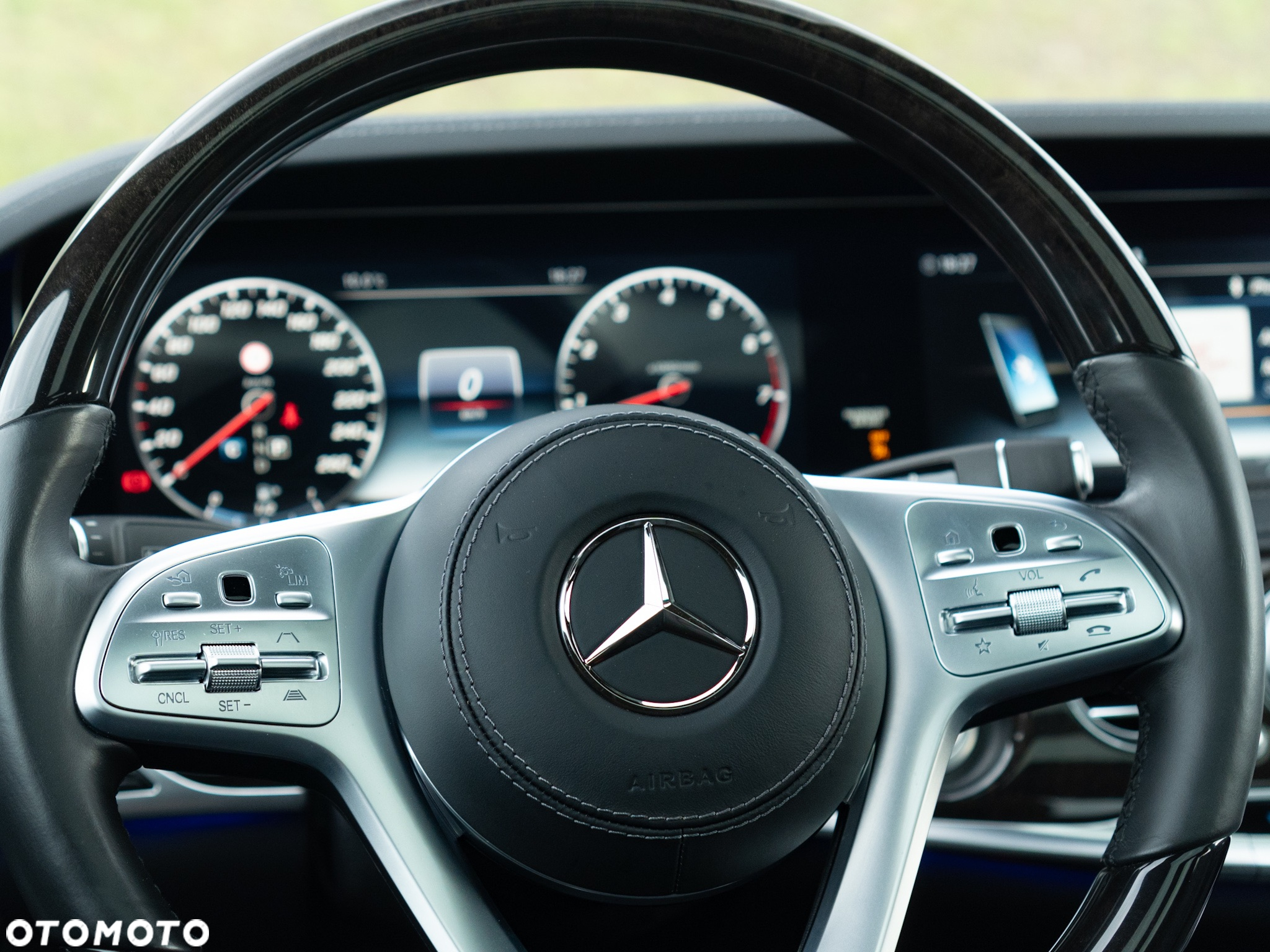 Mercedes-Benz Klasa S 560 4-Matic L 9G-TRONIC - 23