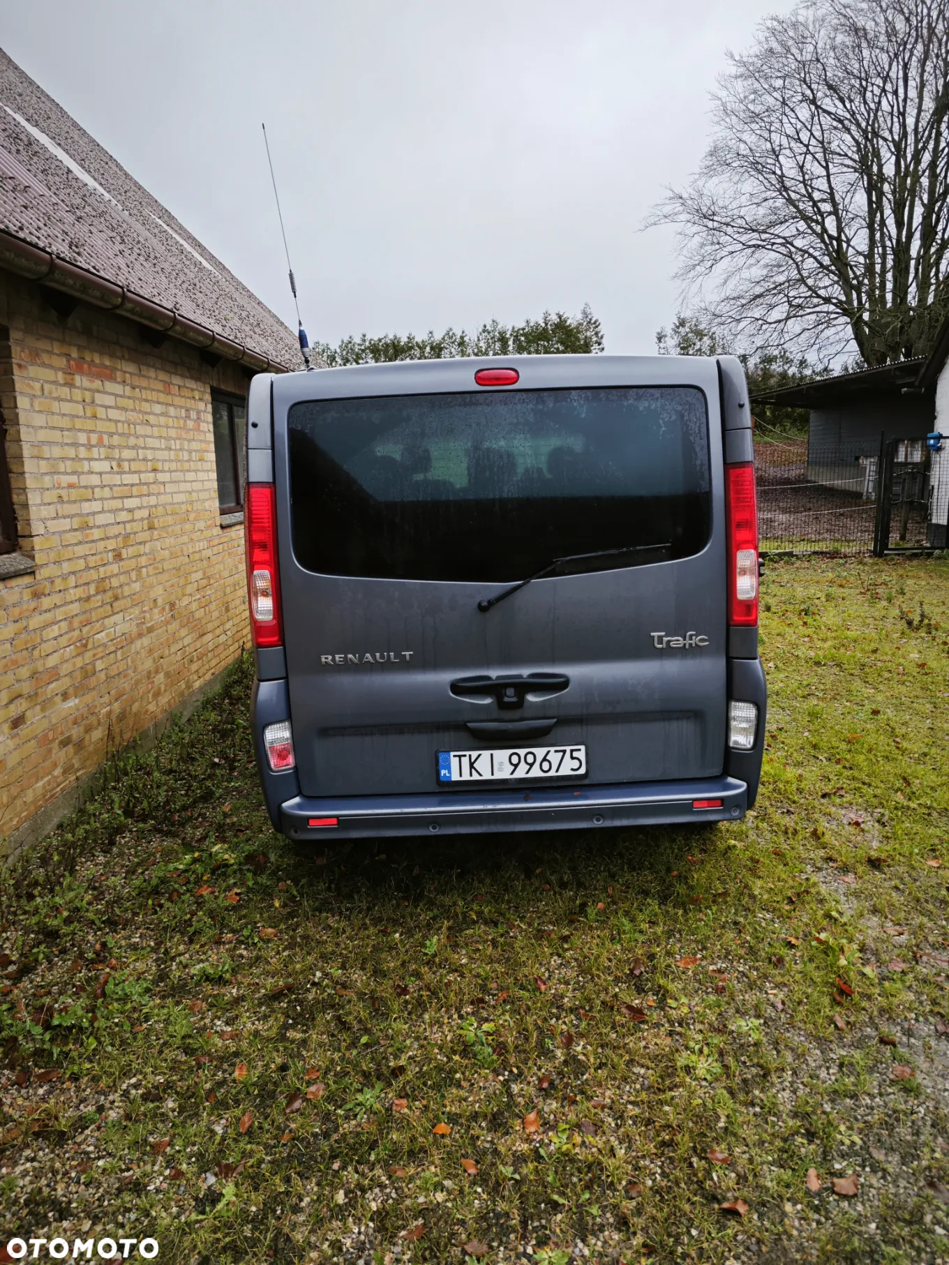 Renault Trafic Grand Passenger Black Edition - 4
