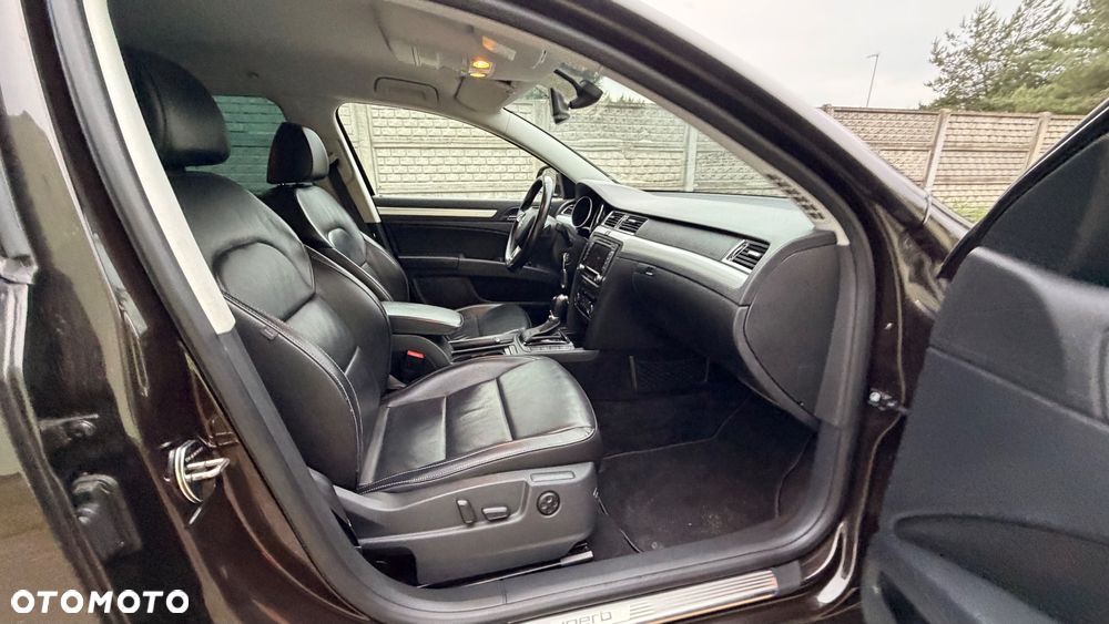 Skoda Superb 2.0 TDI DSG Exclusive - 32