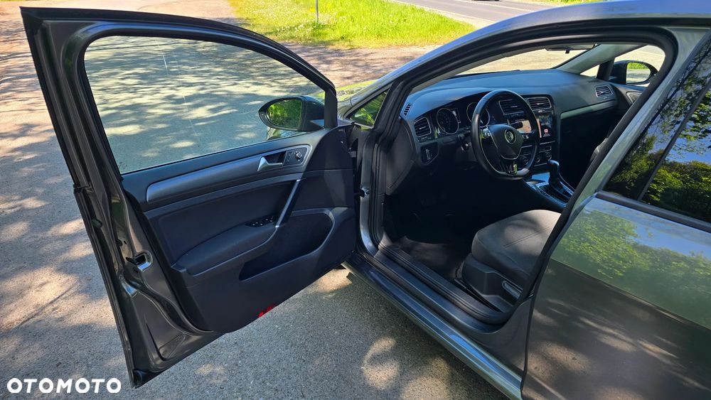 Volkswagen Golf - 8