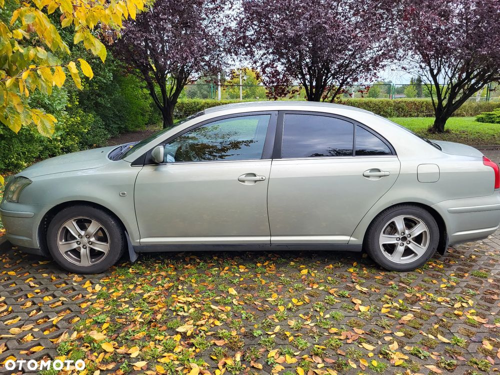 Toyota Avensis 1.6 VVT-i Luna - 2