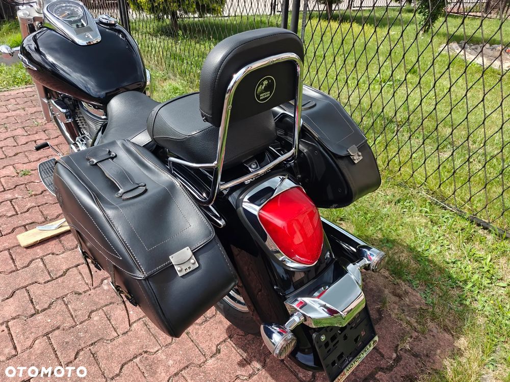 Suzuki Intruder - 13