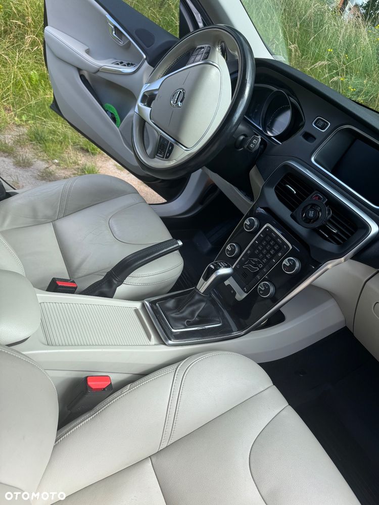 Volvo V40 D2 Drive-E R-Design Momentum - 21