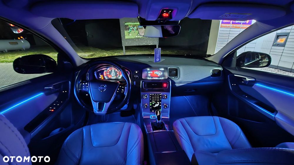 Volvo V60 D6 AWD Plug-in Hybrid Summum - 1