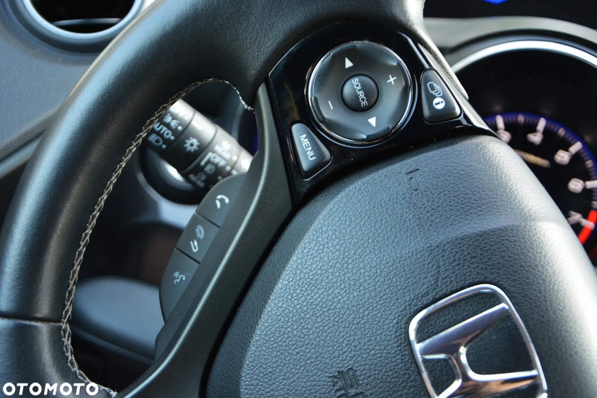 Honda Civic 1.8 i-VTEC Comfort Black Edition - 29