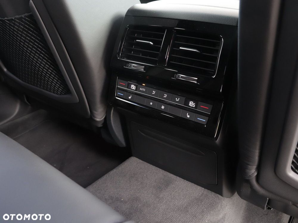 Volkswagen Touareg - 20