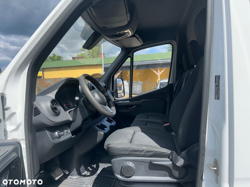 Mercedes-Benz Sprinter - 16