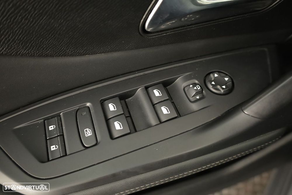 Peugeot 408 1.6 Hybrid Allure e-EAT8 - 19