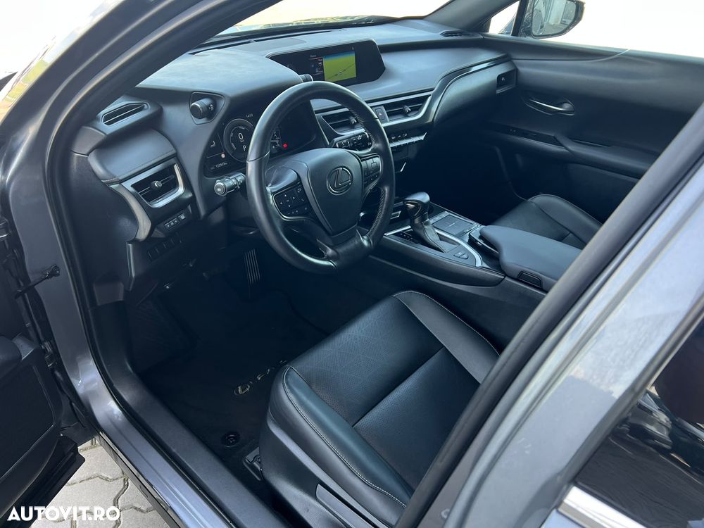 Lexus UX 250h (E-FOUR) Executive Line - 14