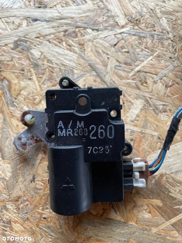 SILNICZEK NAGRZEWNICY VOLVO V40 S40 I MR268260 - 2