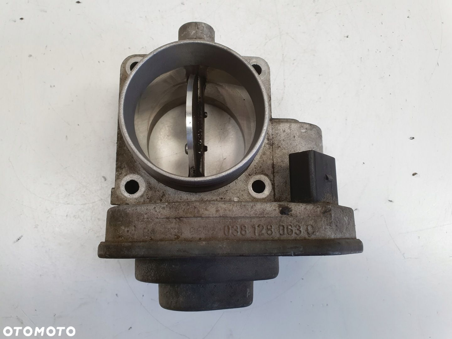 VW Bora 1.9 SDI PRZEPUSTNICA 038128063C - 3