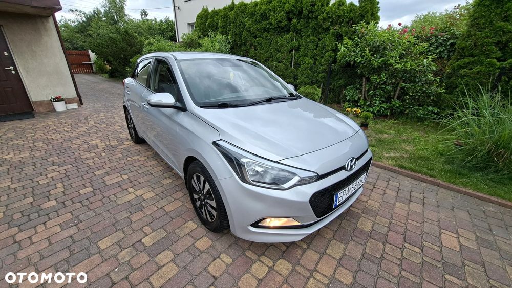 Hyundai i20 blue 1.2 - 7