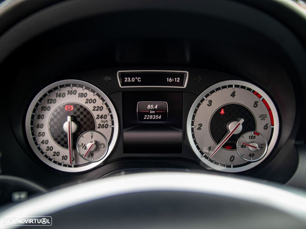 Mercedes-Benz A 180 d AMG Line - 19