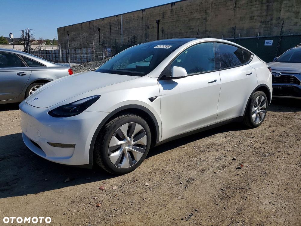 Tesla Model Y Long Range Dual Motor AWD - 1