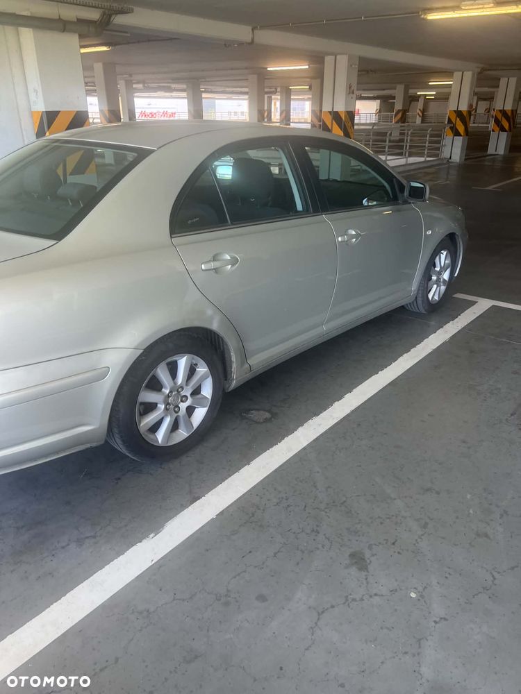 Toyota Avensis 1.8 VVT-i Sol - 3