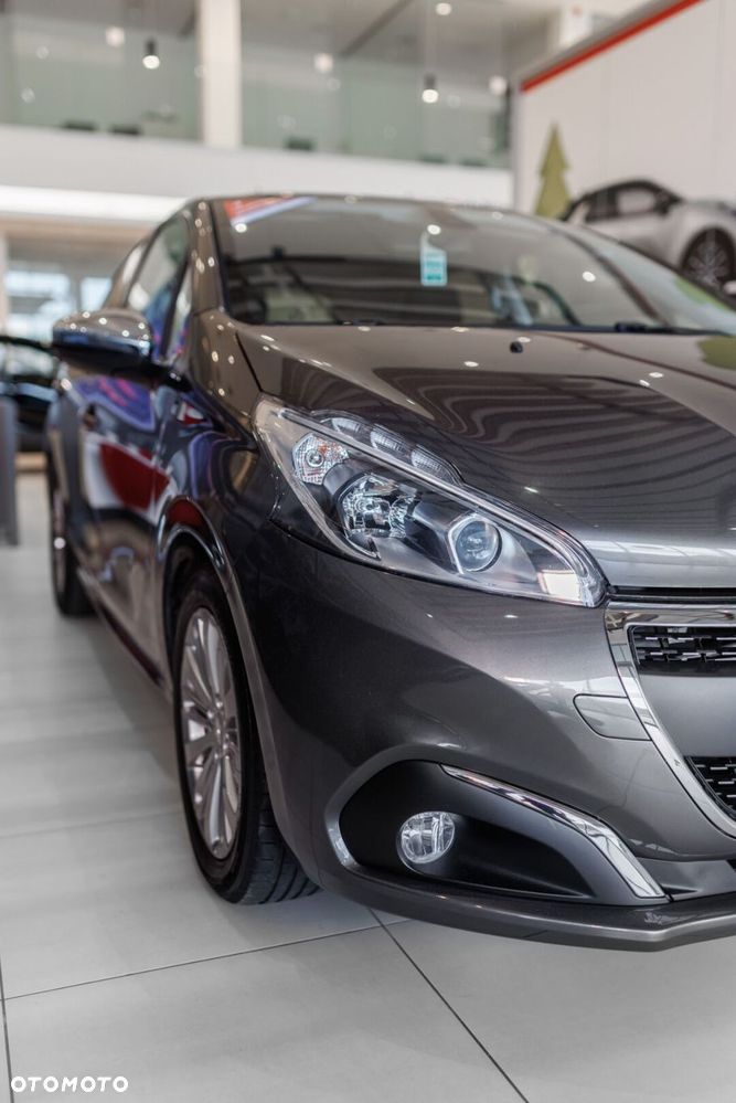 Peugeot 208 1.2 PureTech GPF Signature S&S - 12