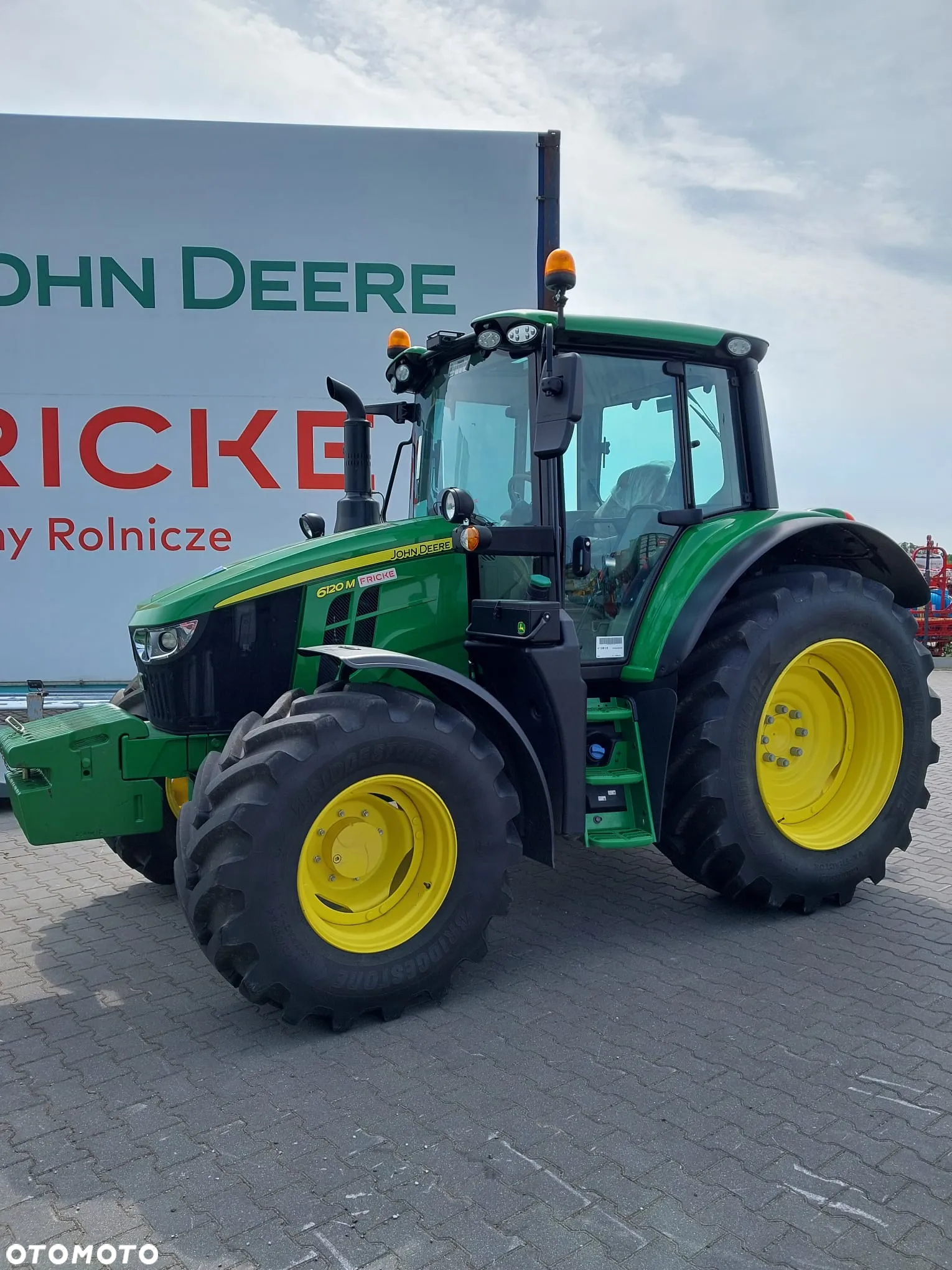 John Deere 6120M - 8