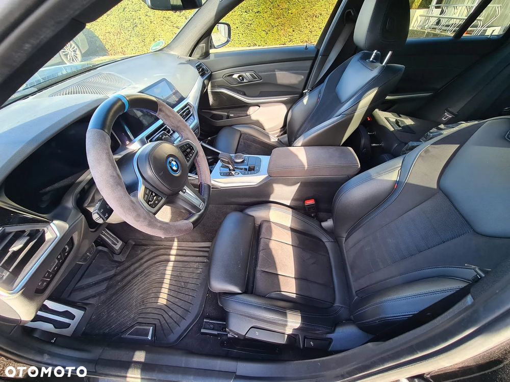 BMW Seria 3 330e xDrive M Sport - 15