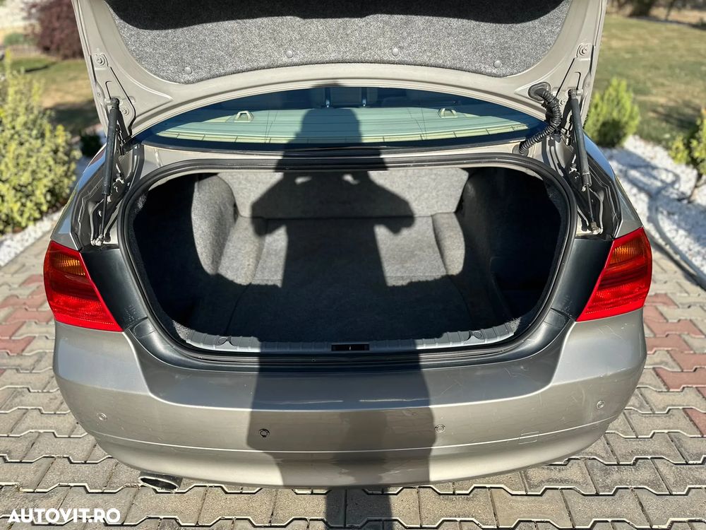 BMW Seria 3 318d - 26