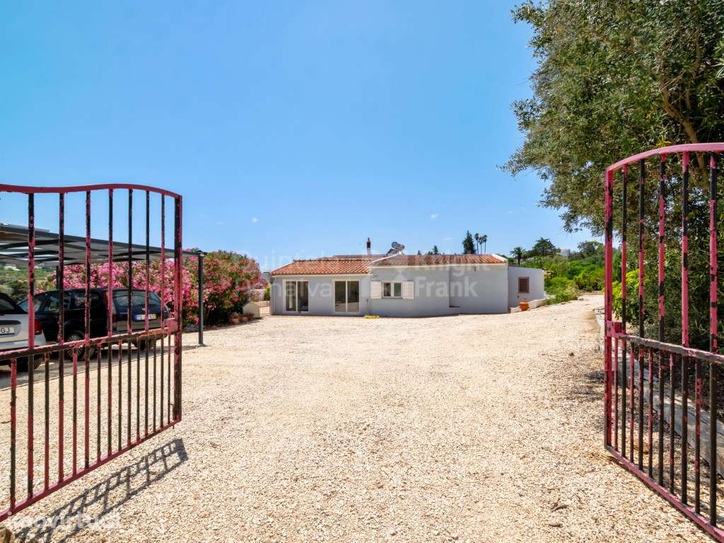 Espaçosa moradia térrea com 433 m2, em Lagos - Grande imagem: 3/50