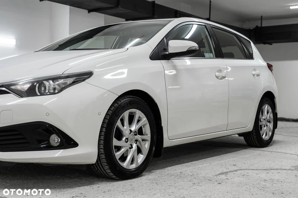 Toyota Auris 1.4 D-4D Premium - 4