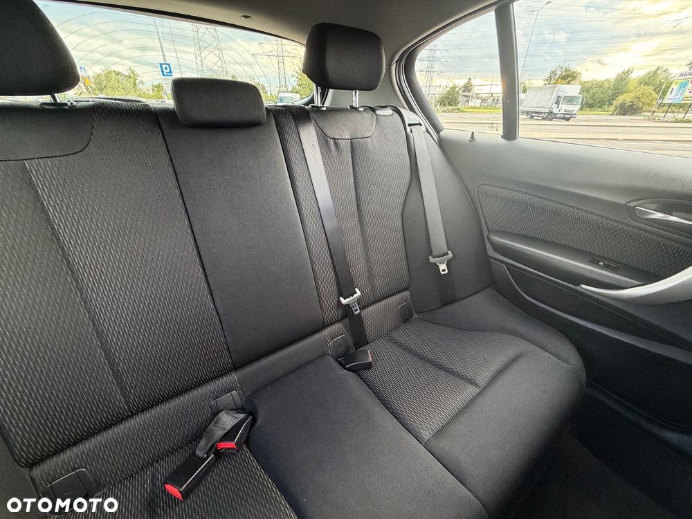 BMW Seria 1 116i - 25