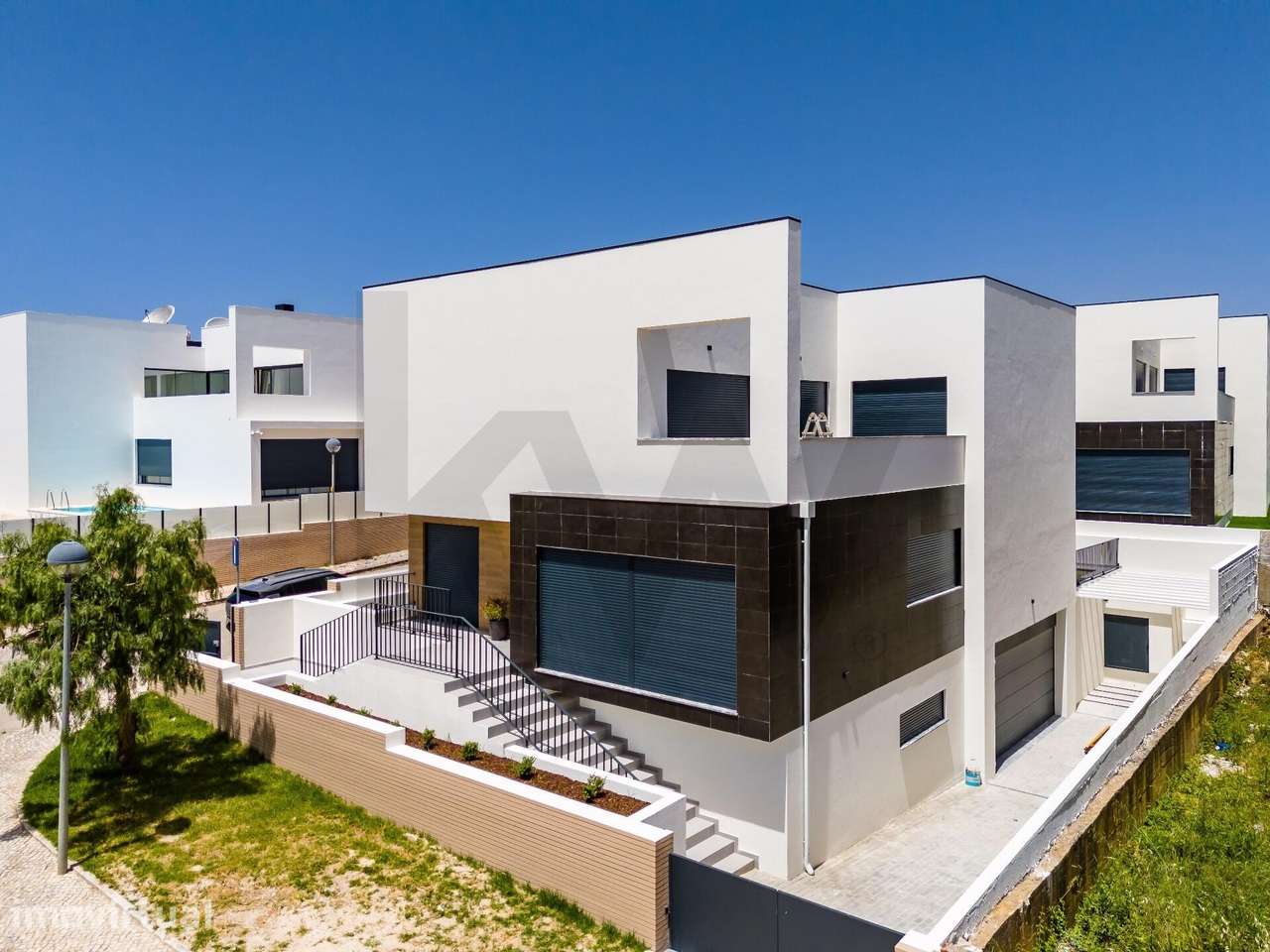 MORADIA NOVA EM TORRES VEDRAS, COM 4 QUARTOS, PISCINA, GARAGEM PARA DU - Grande imagem: 3/39