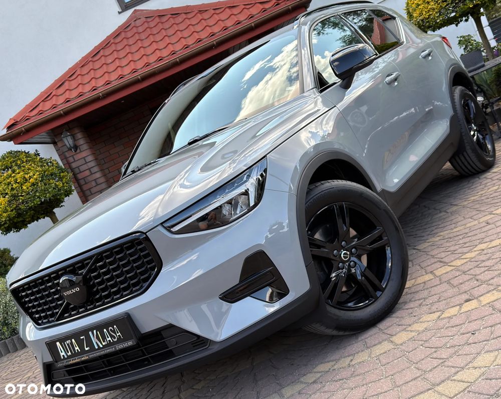 Volvo XC 40 B3 B DKG Ultra Black Edition - 1