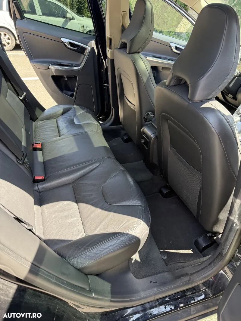 Volvo XC 60 D5 AWD Aut. Momentum - 11