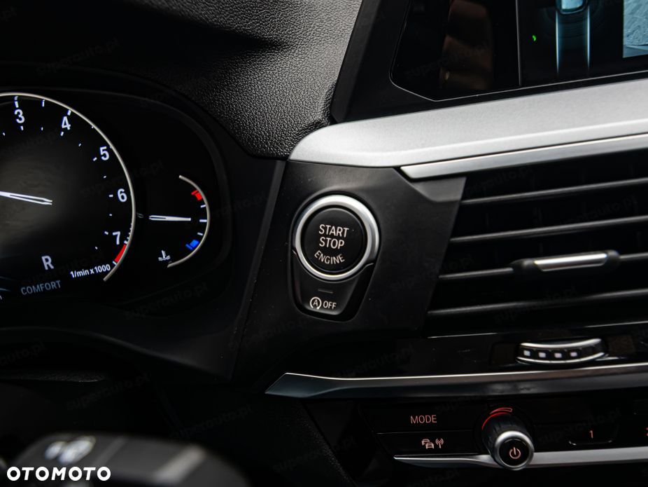 BMW X3 xDrive20i Advantage - 16