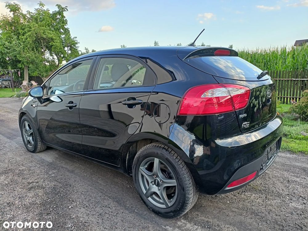 Kia Rio - 4