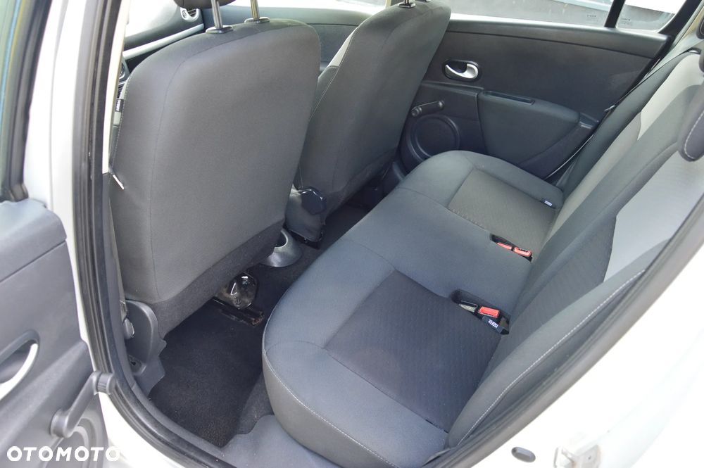Renault Clio - 18