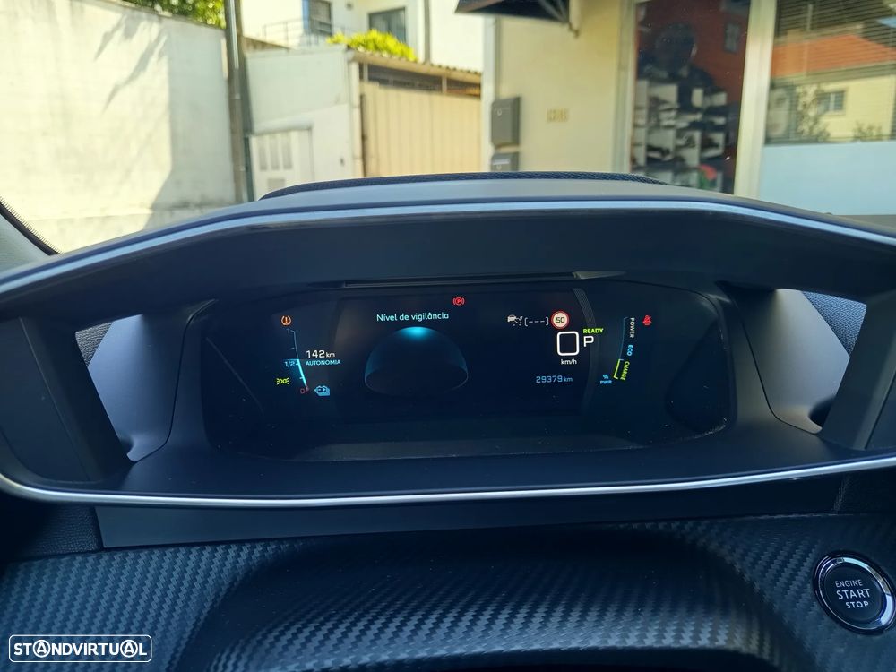 Peugeot e-208 Allure Pack - 17