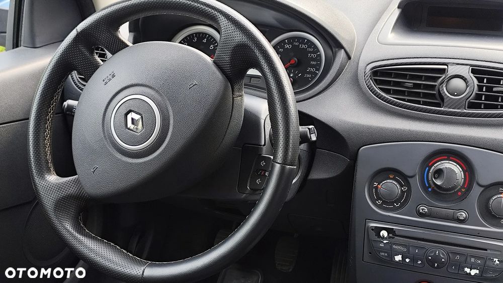 Renault Clio 1.2 16V Alize - 21