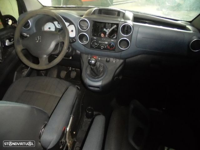 Carro MOT: 5FK   EP6CB PEUGEOT PARTNER 7J TEPEE 2011 1.6 98CV 5 CINZA ESCURA GASOLINA  GPL - 4
