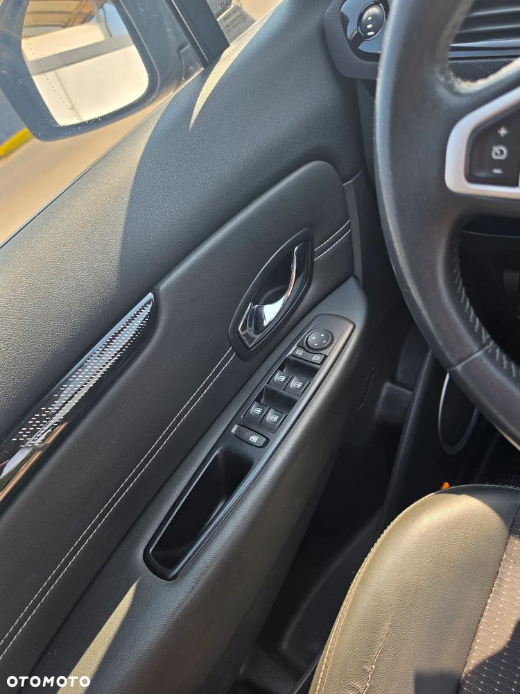 Renault Scenic ENERGY TCe 115 Bose Edition - 12