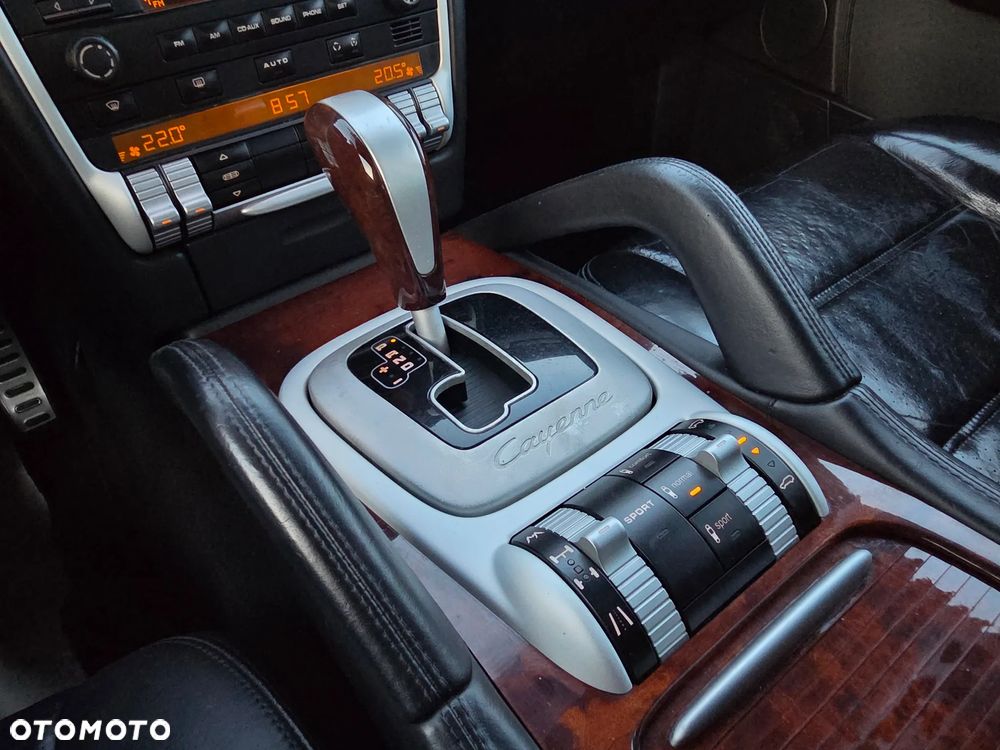 Porsche Cayenne - 24