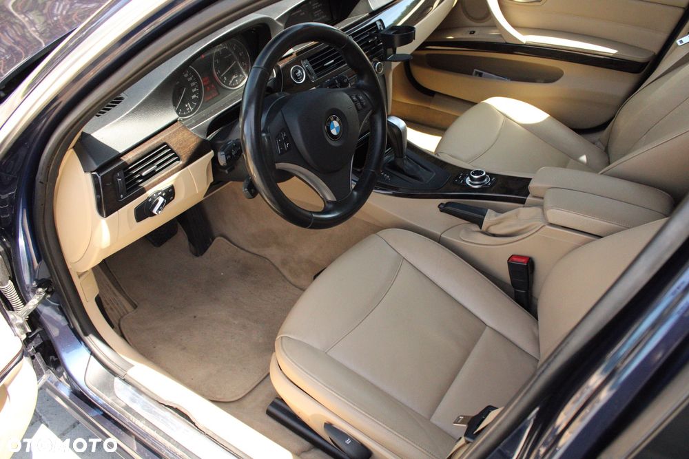 BMW Seria 3 325i xDrive Edition Sport - 18
