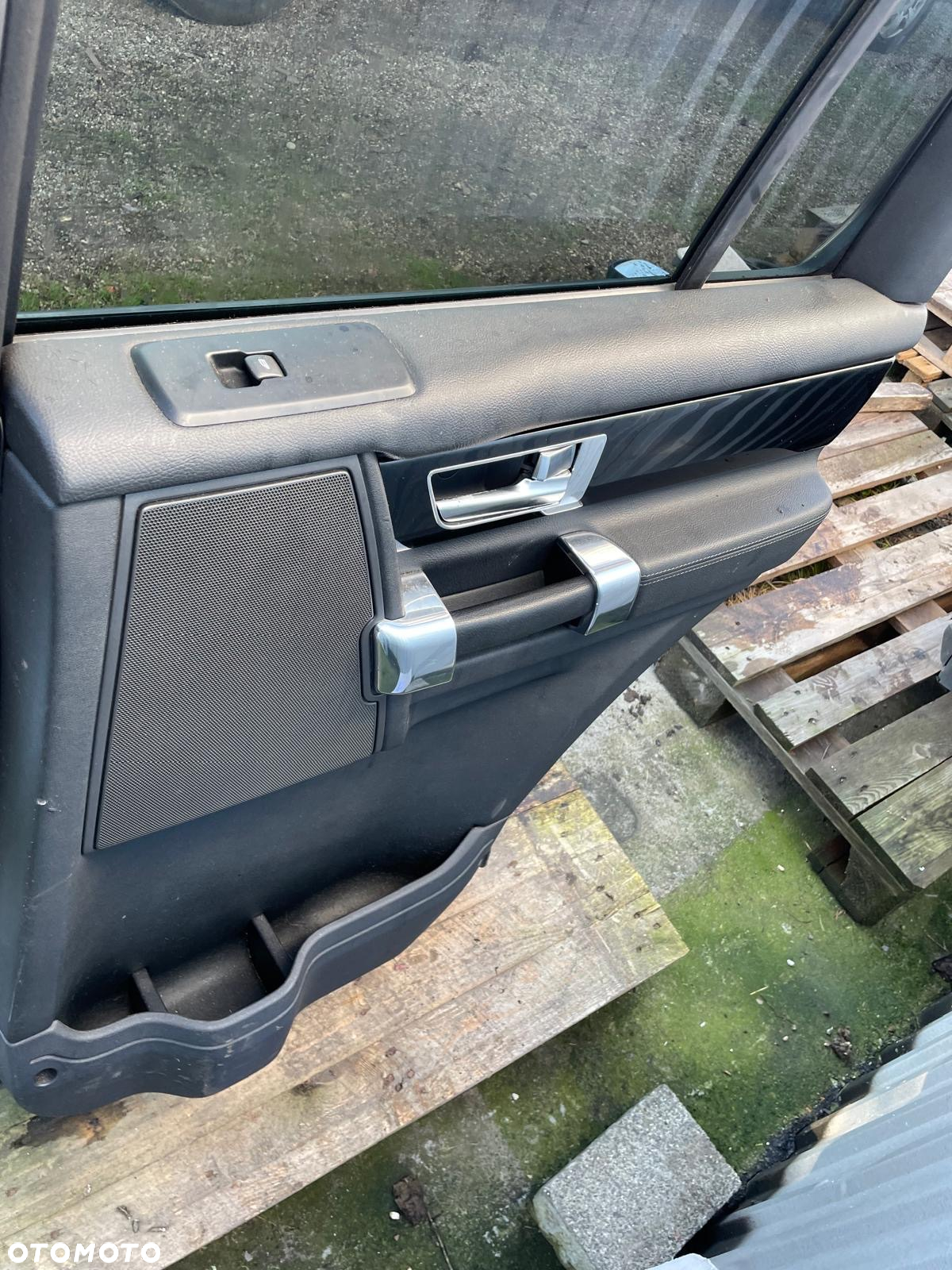 Land Rover Discovery IV 2011r. Drzwi prawy tył LRC825 - 3