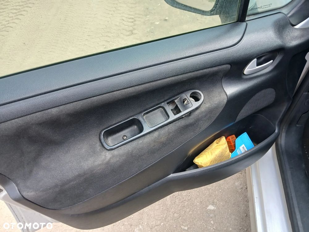 peugeot 207 EZR fotel fotele kanapa deska kokpit podsufitka boczek boczki klamka podłokietnik licznik - 3