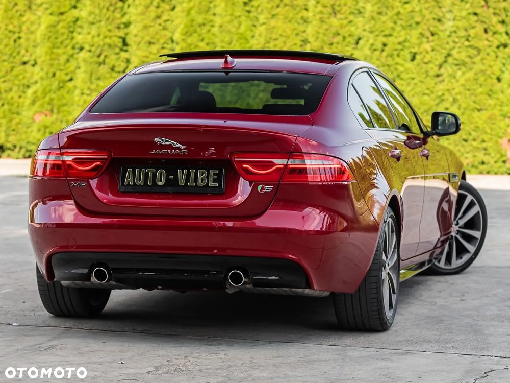 Jaguar XE - 12