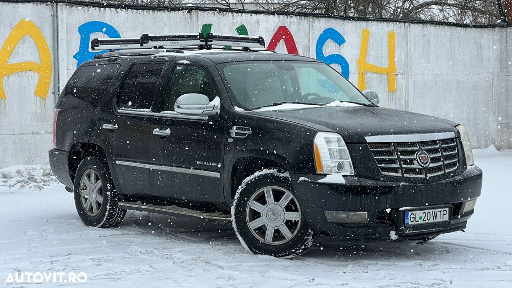 Cadillac Escalade - 1