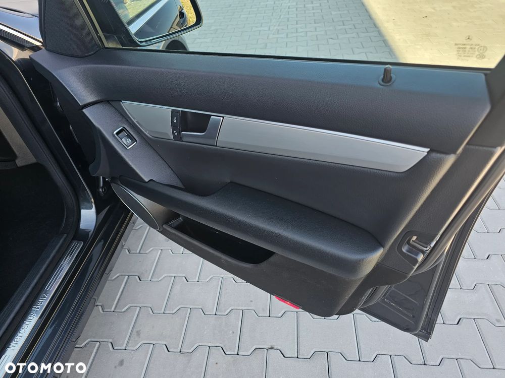 Mercedes-Benz Klasa C 180 CDI 7G-TRONIC Avantgarde Edition - 33