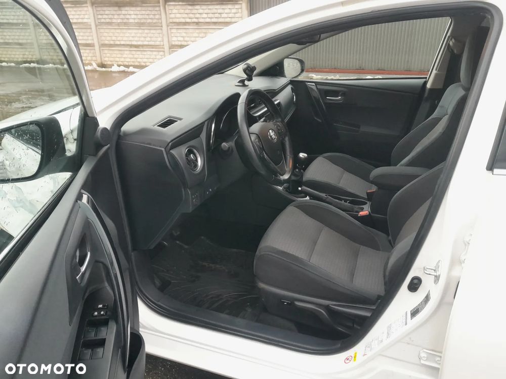 Toyota Auris 1.6 Premium Comfort - 9