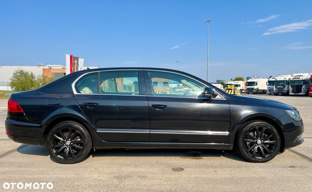 Skoda Superb 2013 photo 4