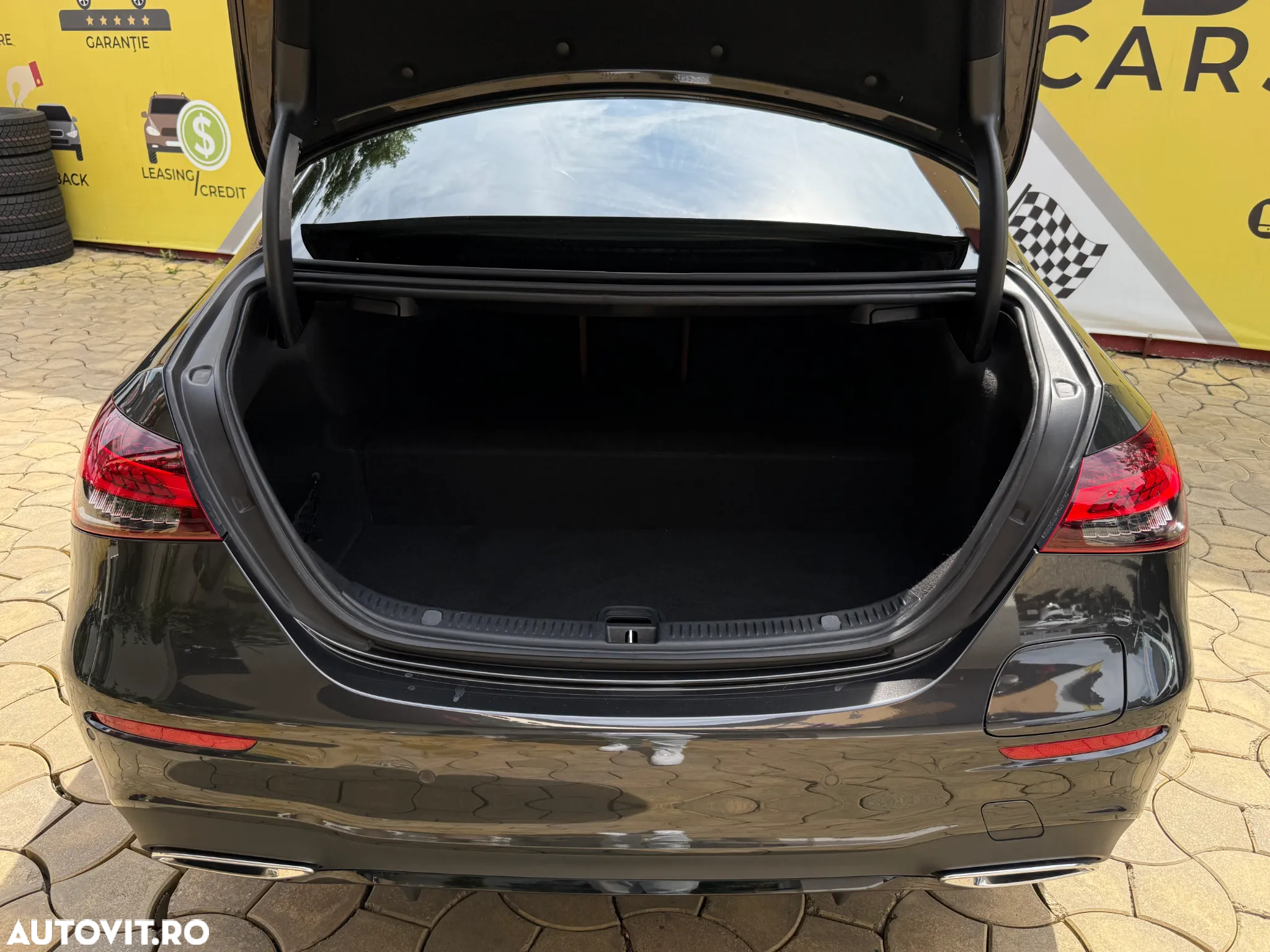 Mercedes-Benz E 300 T 9G-TRONIC AMG Line - 33