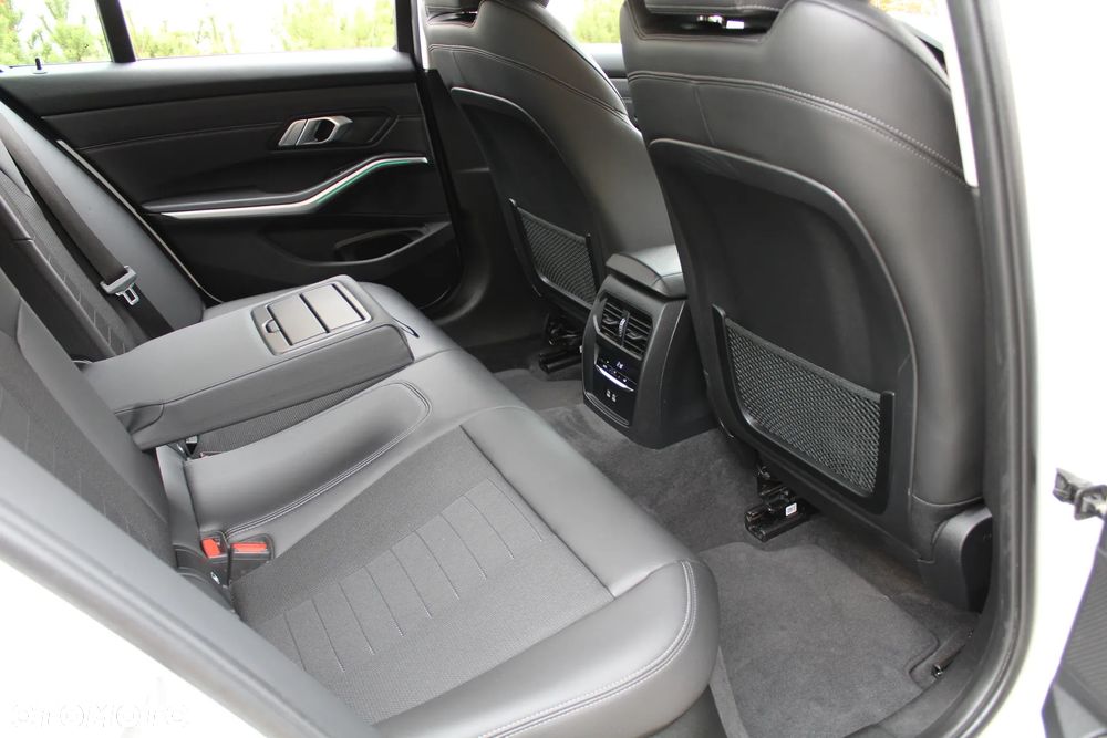 BMW Seria 3 320i Sport Line - 19