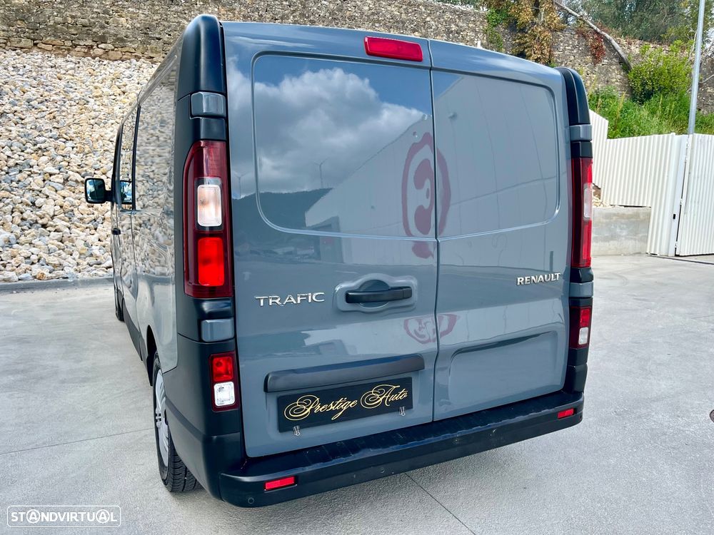 Renault Trafic 1.6 DCI Cabine dupla 6 lugares versão longa - 16