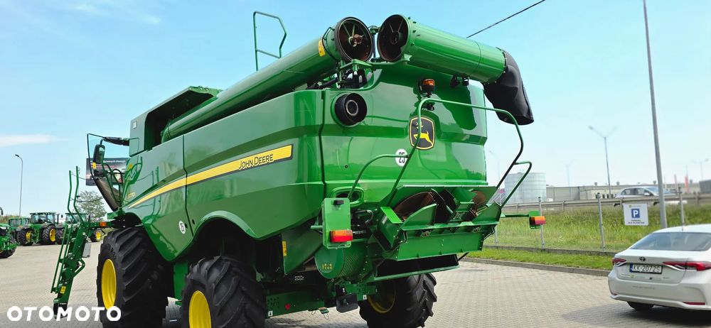John Deere S770 - 28