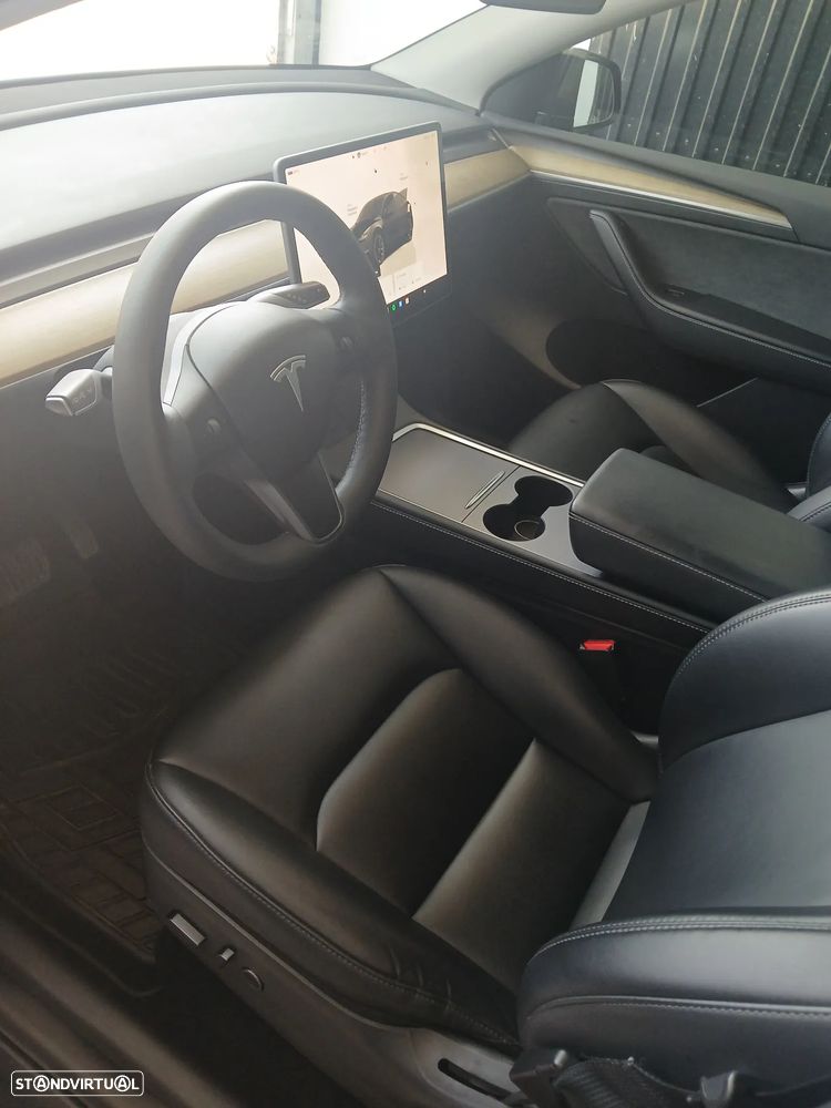 Tesla Model Y Standard RWD - 3